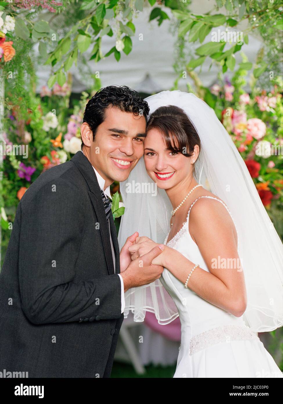 Brautpaar Lächeln für die Kamera Stockfoto