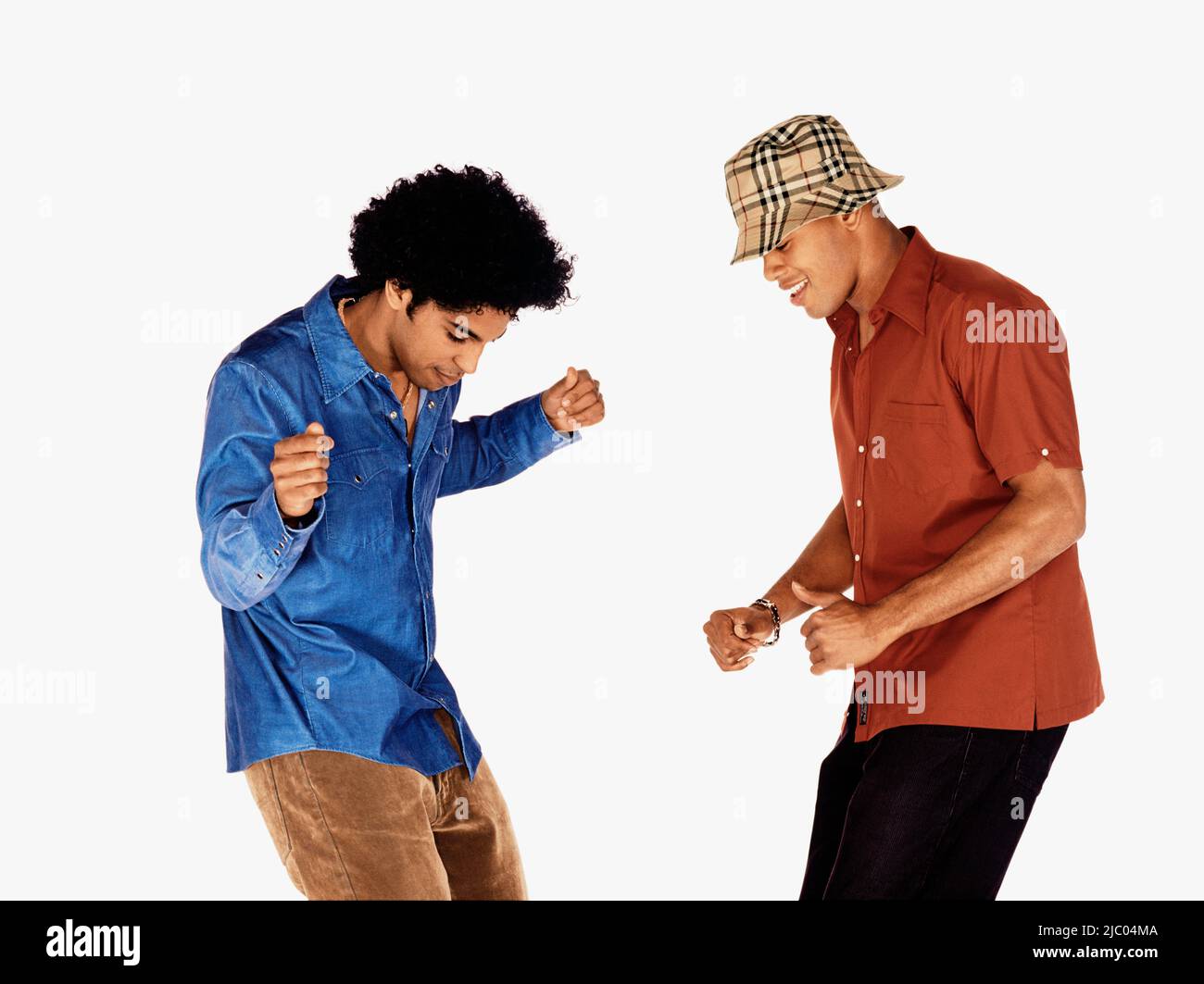 Zwei junge Männer, die tanzen Stockfoto