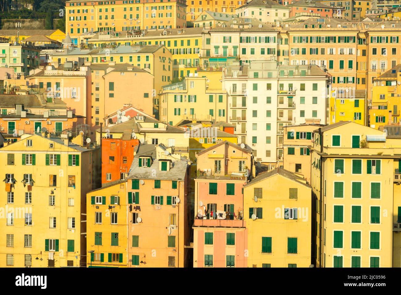 Altstadt in einem sonnigen Tag in Genua, Italien. Stockfoto