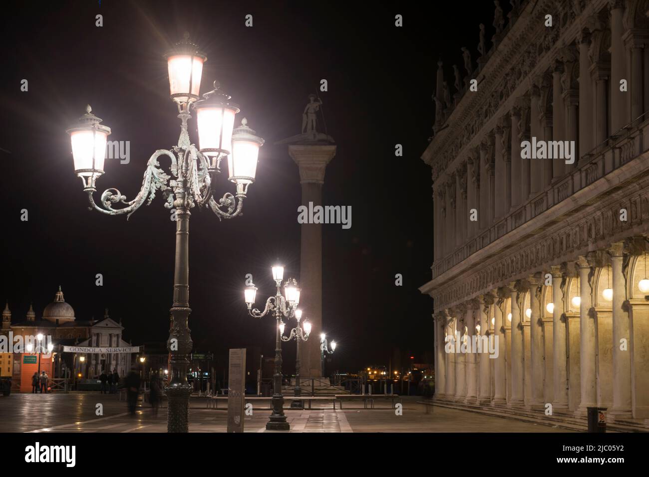 Piazza San Marco bei Nacht in Venedig, Italien. Stockfoto