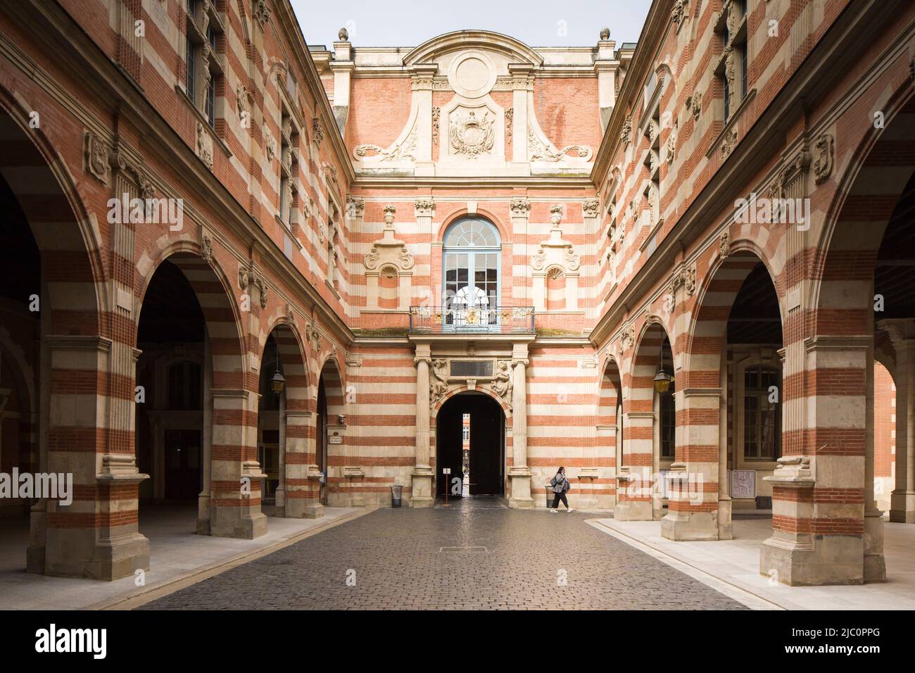 Das Capitole de Toulouse (Hotel de Ville oder Rathaus), Frankreich. Innenhof mit Renaissance-Motiven. Stockfoto