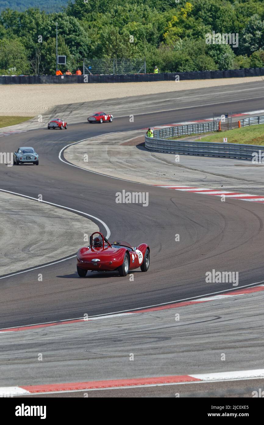 DIJON, FRANKREICH, 5. Juni 2022 : der Grand Prix de l'Age d'Or, das älteste Rennen für historische Fahrzeuge in Frankreich, findet auf dem Kurs Dijon-Presnois statt. Stockfoto