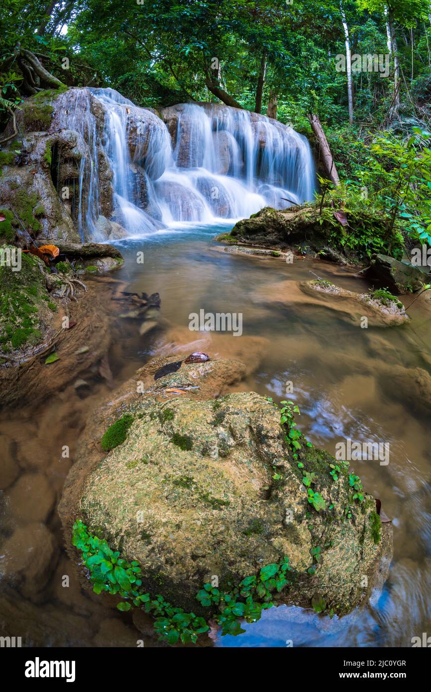 Wasserfall im tiefen Wald von Nakhon si thammarat, Thailand Stockfoto
