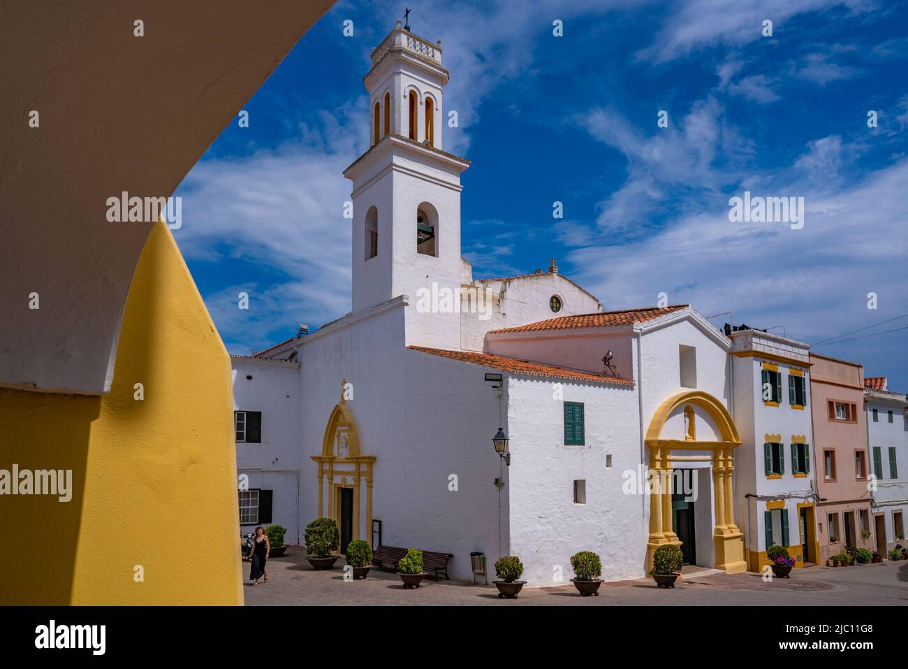 Blick auf Sant Bartomeu de Ferreries in Placa de i'Esglesia, Ferreries, Menorca, Balearen, Spanien, Europa Stockfoto