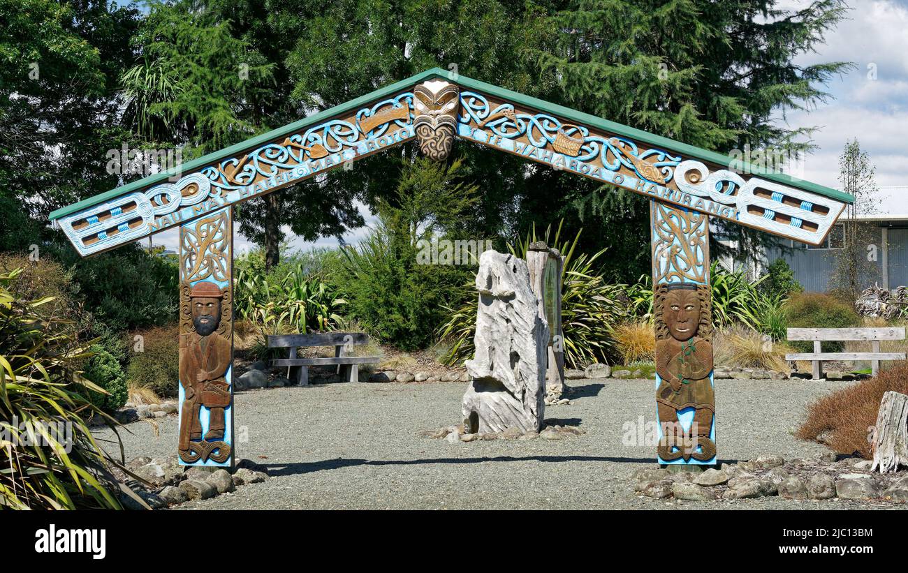 Maori marae Entrance oder maihi, Tapawera, Tasman-Region, Südinsel, Aotearoa / Neuseeland Stockfoto
