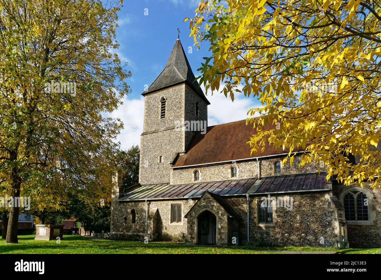 St Leonard's Sandridge Village, Hertfordshire/England - 16. Oktober 2019: Anglikanische Pfarrkirche in Sandridge Village in Hertfordshire, England Stockfoto