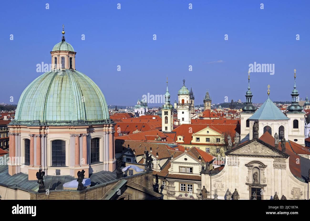 Blick vom Altstaedt Tower über die Dächer der Altstadt am Abend, Tschechien, Prag Stockfoto