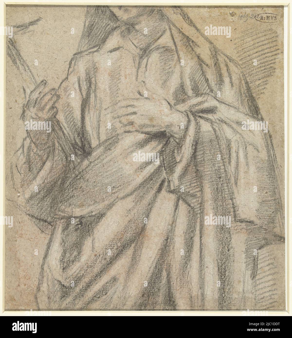Fragment einer stehenden Menschenfigur mit Kruzifix, Zeichner: Cristofano Allori, (zugeschrieben), 1616 - 1621, Papier, H 216 mm × B 197 mm Stockfoto