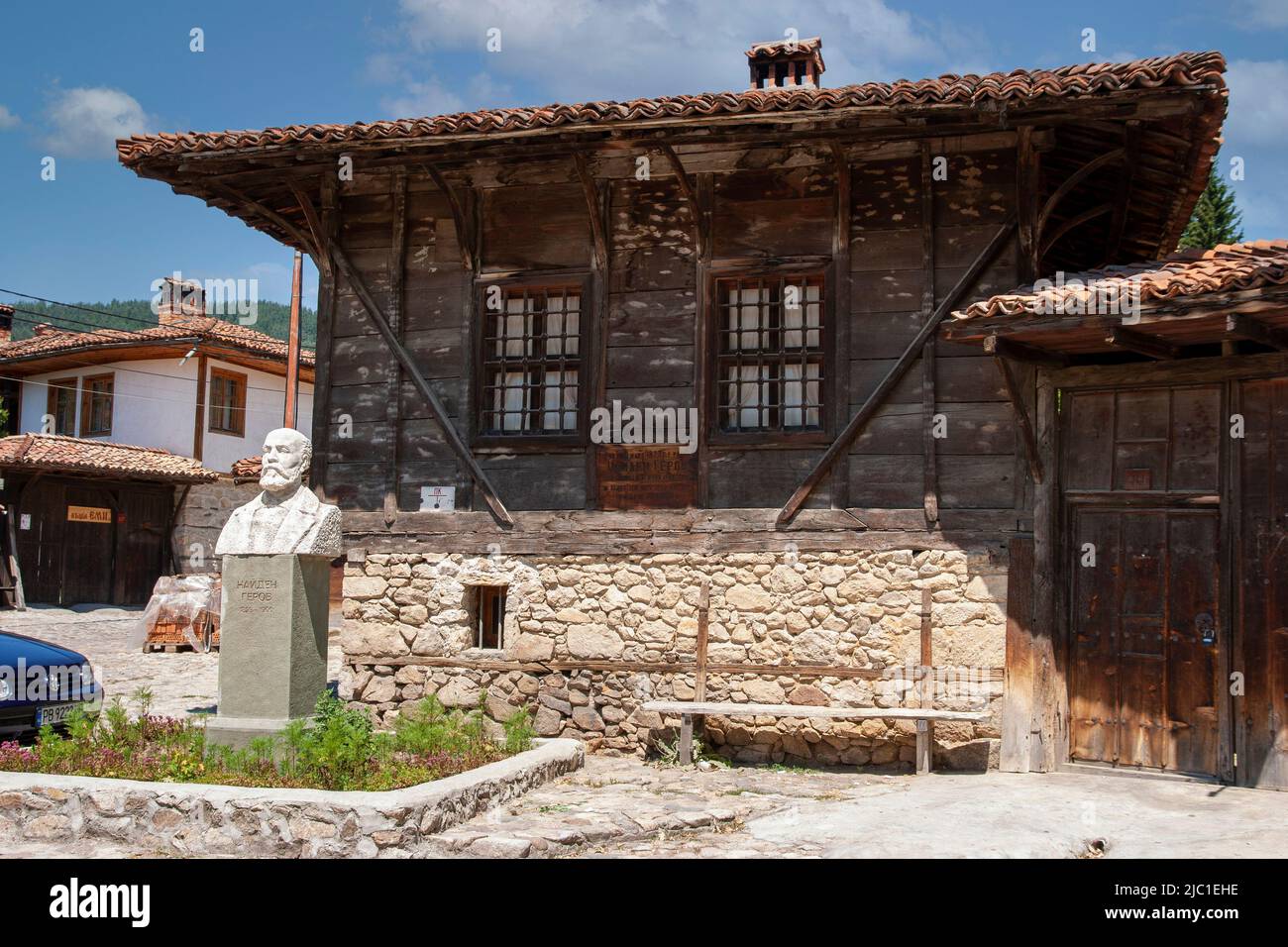 Koprivshtitza, eine alte Stadt, bekannt als eine Probe der bulgarischen traditionellen Architektur, gepflasterten Straßen, Holzhäuser, Balkan, Bulgarien Stockfoto