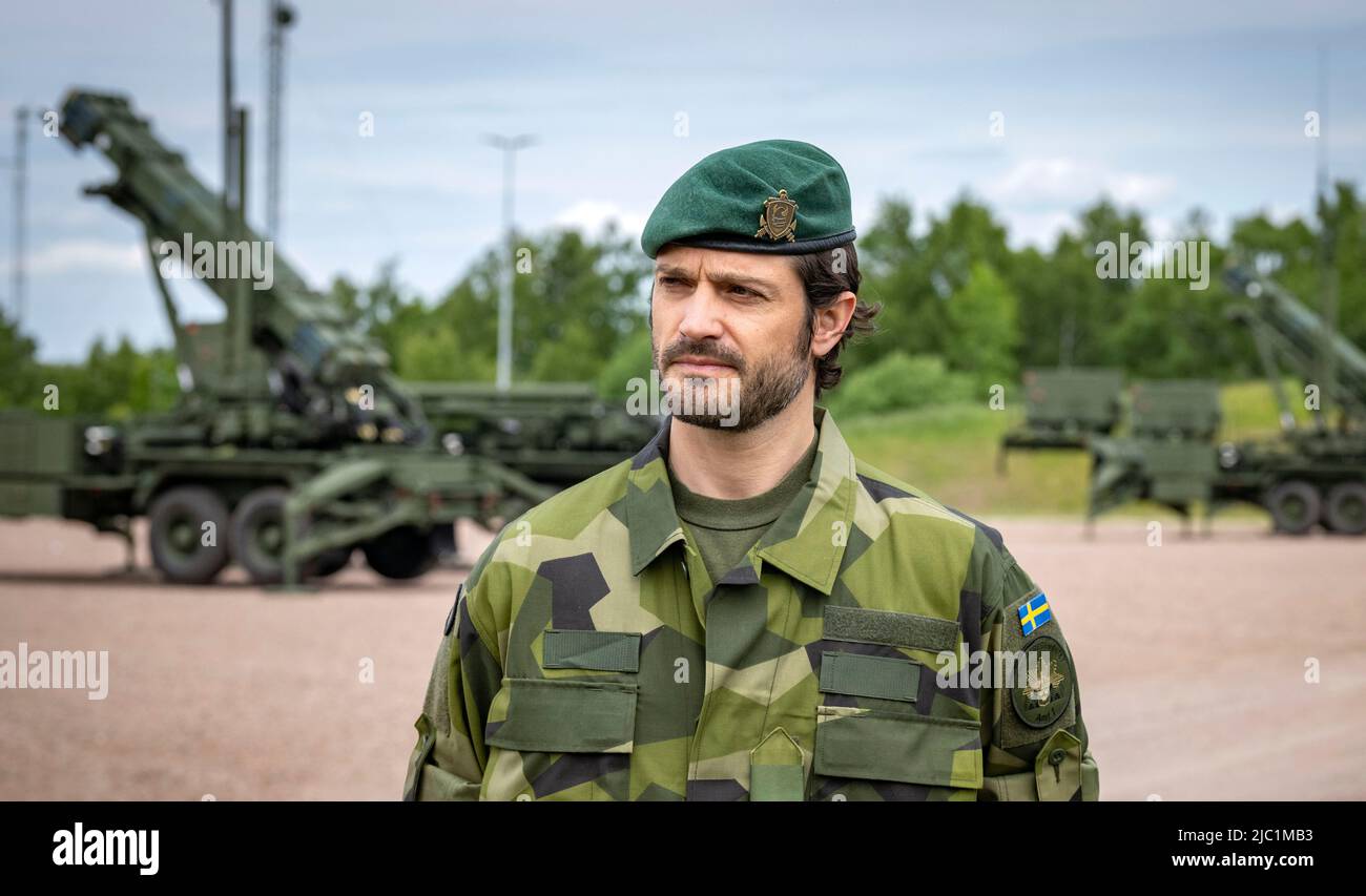 Prinz Carl Philip besucht am 09. Juni 2022 das Luftverteidigungsregiment LV6 in Halmstad, Schweden, und zeigte das Air Defense System 103 (LvS103) Patriot. Foto: Johan Nilsson / TT / Code 50090 Stockfoto