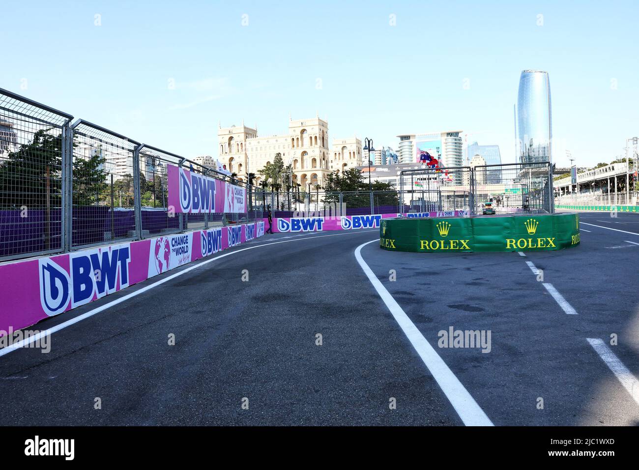 Eingang der Pit Lane neu profiliert. 09.06.2022. Formel 1 Weltmeisterschaft, Rd 8, Großer Preis Von Aserbaidschan, Baku Street Circuit, Aserbaidschan, Tag Der Vorbereitung. Der Bildnachweis sollte lauten: XPB/Alamy Live News. Stockfoto