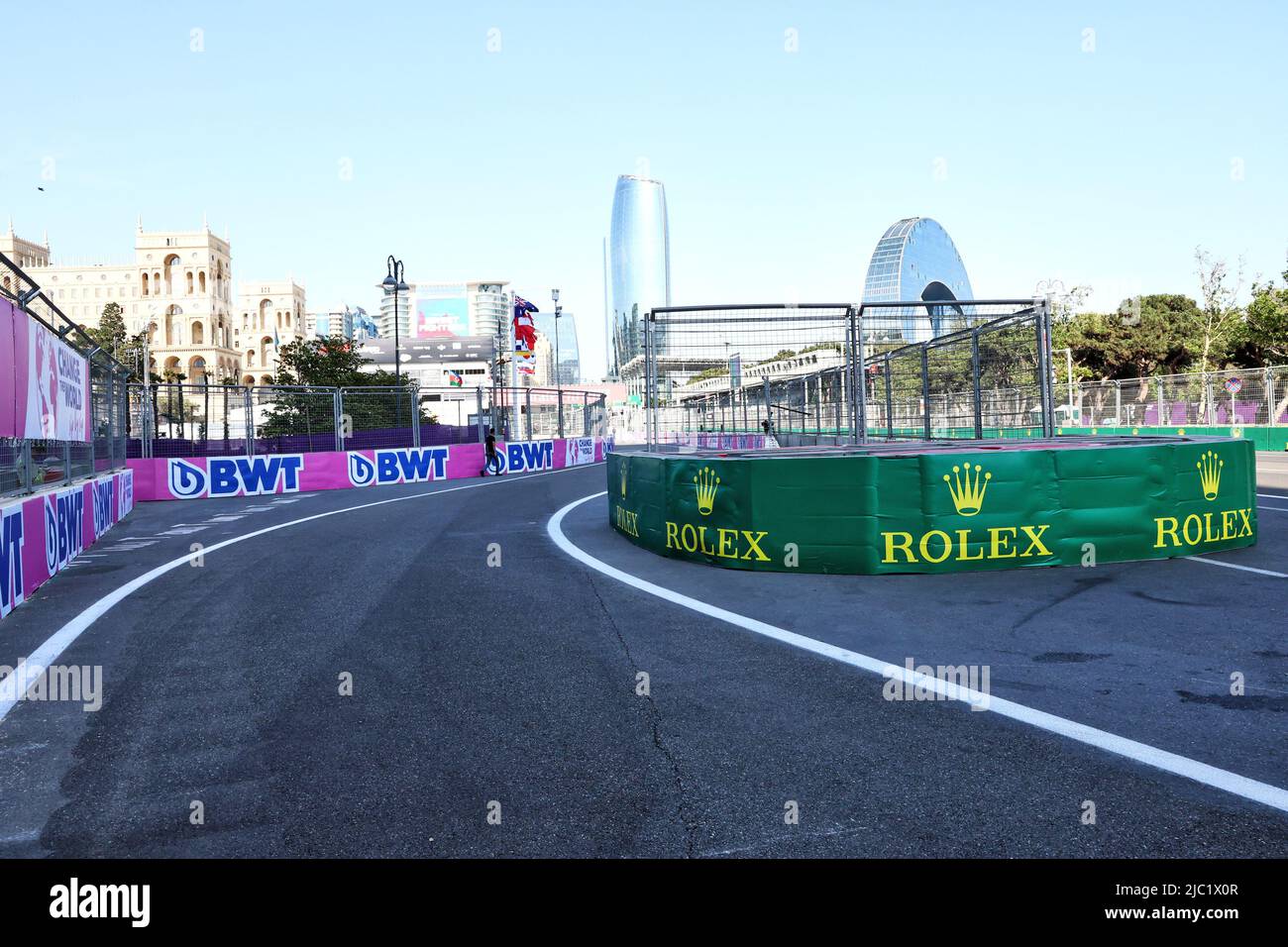 Eingang der Pit Lane neu profiliert. 09.06.2022. Formel 1 Weltmeisterschaft, Rd 8, Großer Preis Von Aserbaidschan, Baku Street Circuit, Aserbaidschan, Tag Der Vorbereitung. Der Bildnachweis sollte lauten: XPB/Alamy Live News. Stockfoto