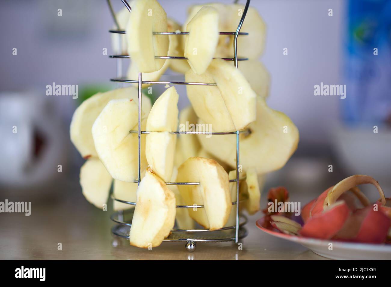 Ausgefallener, kreativer Stahl-Fruchttrockner. Stockfoto