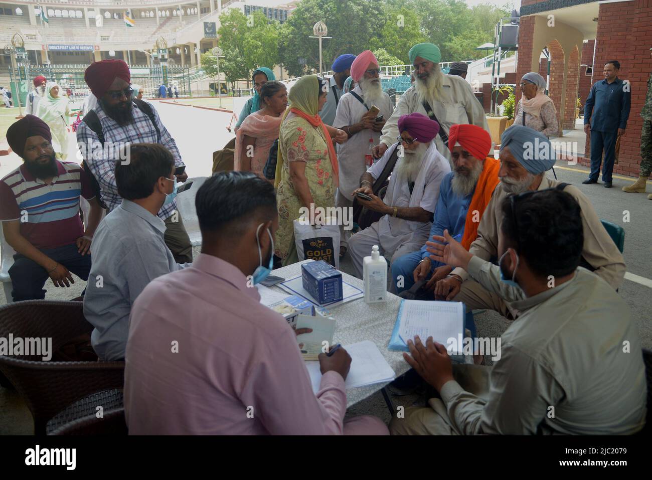 Wagah Boarder, Pakistan, 08/06/2022, indische SikhPilger, die über