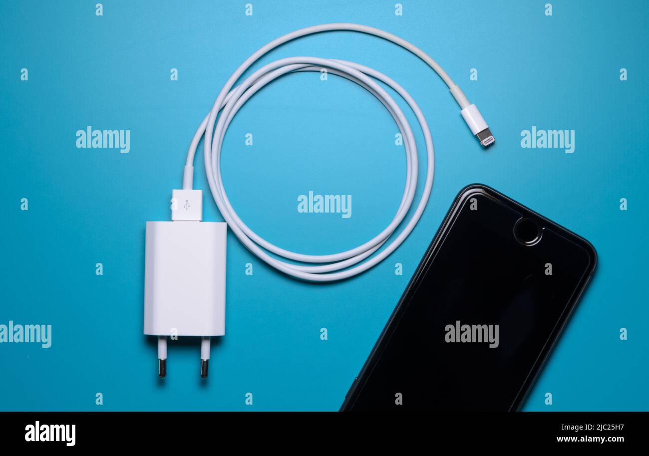 Apple iPhone Lightning Charger und Kabel zum Laden Stockfoto