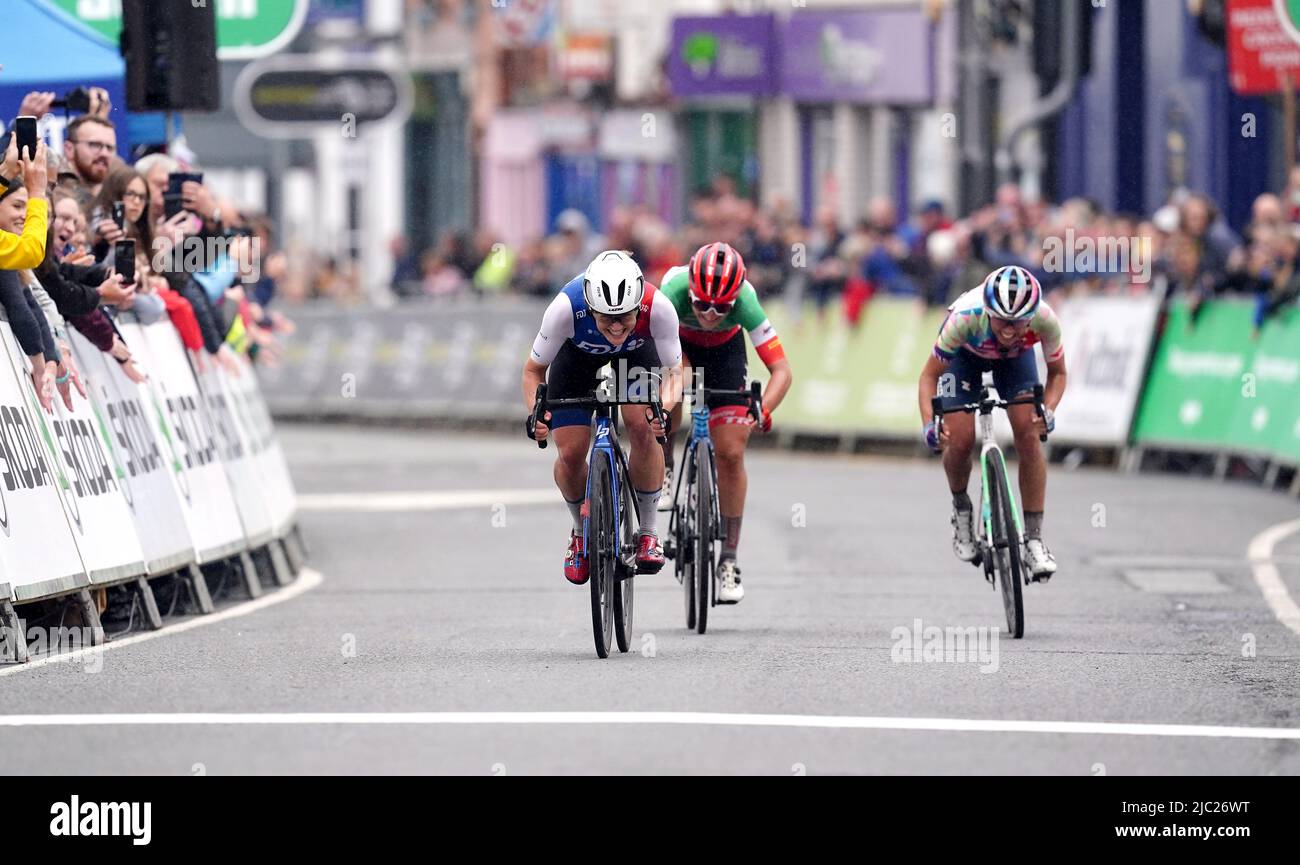 Grace Brown vom Team FDJ Nouvelle-Aquitaine Futuroscope gewinnt die vierte Etappe der Women's Tour von Wrexham nach Welshpool. Bilddatum: Donnerstag, 9. Juni 2022. Stockfoto