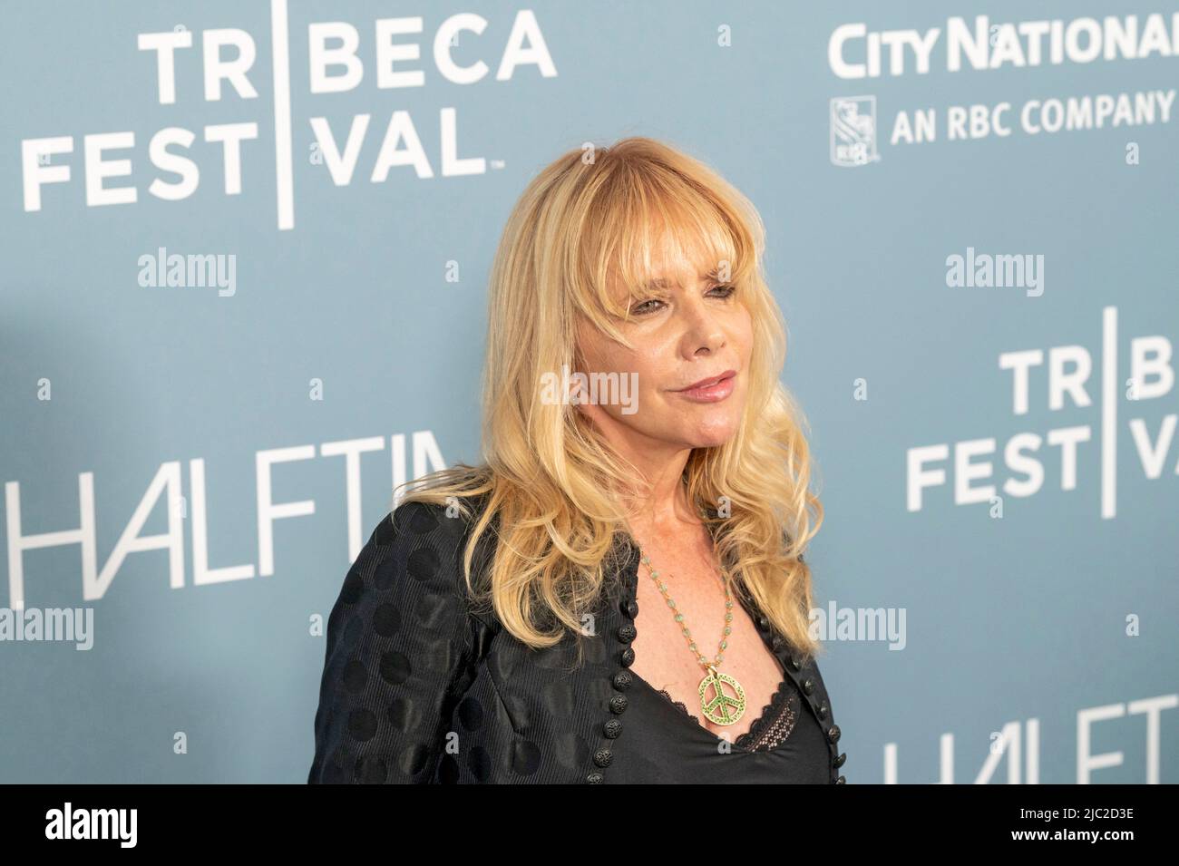 New York, Usa. 14. April 2020. Rosanna Arquette nimmt an der Halbzeit-Premiere während der Eröffnungsnacht des Tribeca Film Festivals im United Palace in New York City Teil. (Foto von Ron Adar/SOPA Images/Sipa USA) Quelle: SIPA USA/Alamy Live News Stockfoto