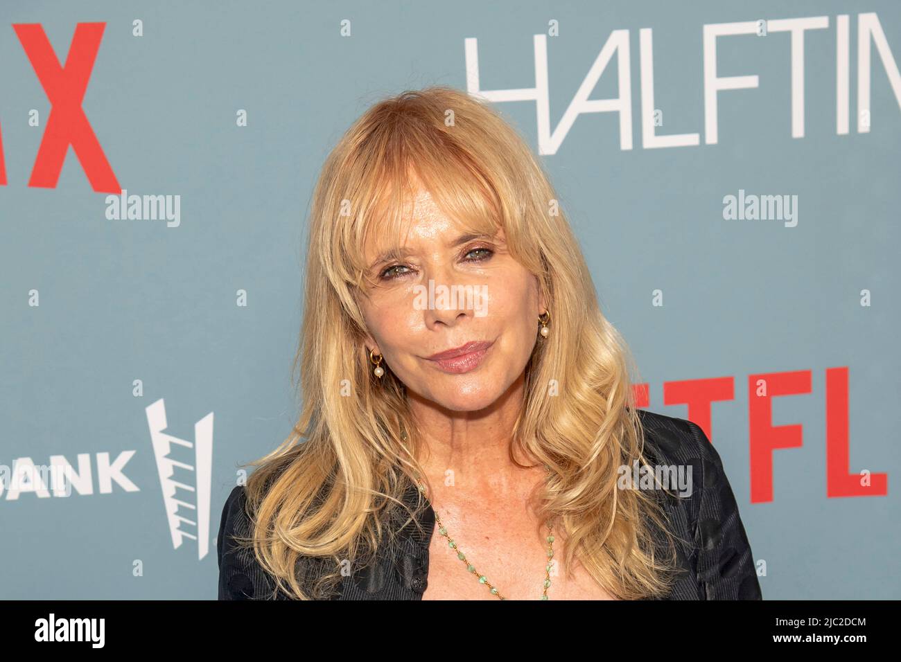 New York, Usa. 08.. Juni 2022. Rosanna Arquette nimmt an der Halbzeit-Premiere während der Eröffnungsnacht des Tribeca Film Festivals im United Palace in New York City Teil. (Foto von Ron Adar/SOPA Images/Sipa USA) Quelle: SIPA USA/Alamy Live News Stockfoto