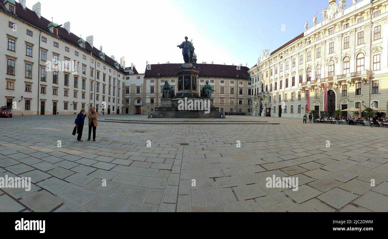 Innerer Burghof, Innenhof der Hofburg, mit Denkmal Kaiser Franz I. von Österreich, Wien, Österreich Stockfoto