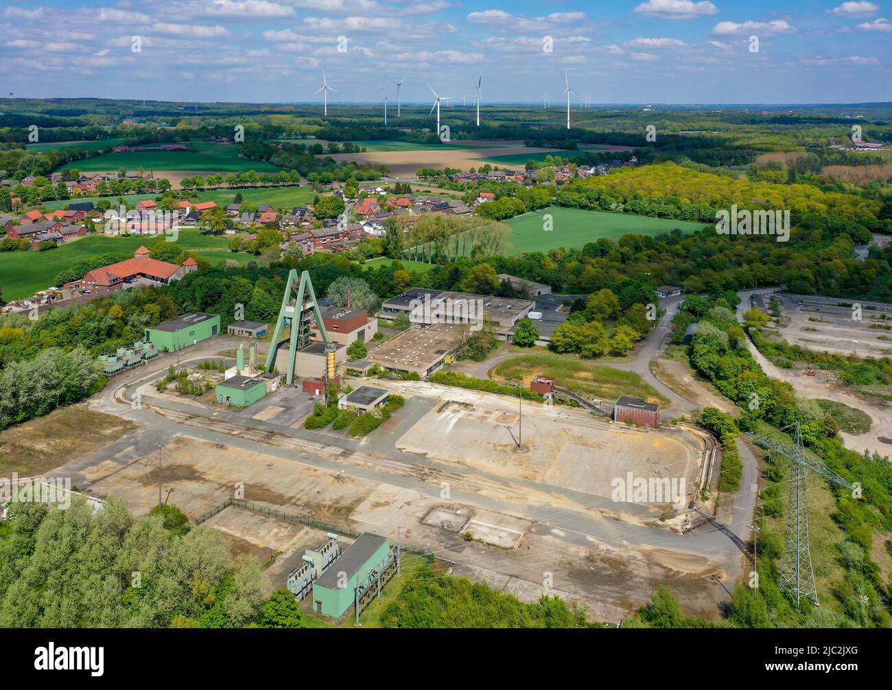 Marl, Nordrhein-Westfalen, Deutschland - Fördergerust vom Schacht 8 der stillen Zeche Auguste Victoria in Marl an der Lippe, Hochwasserschutz im Ra Stockfoto