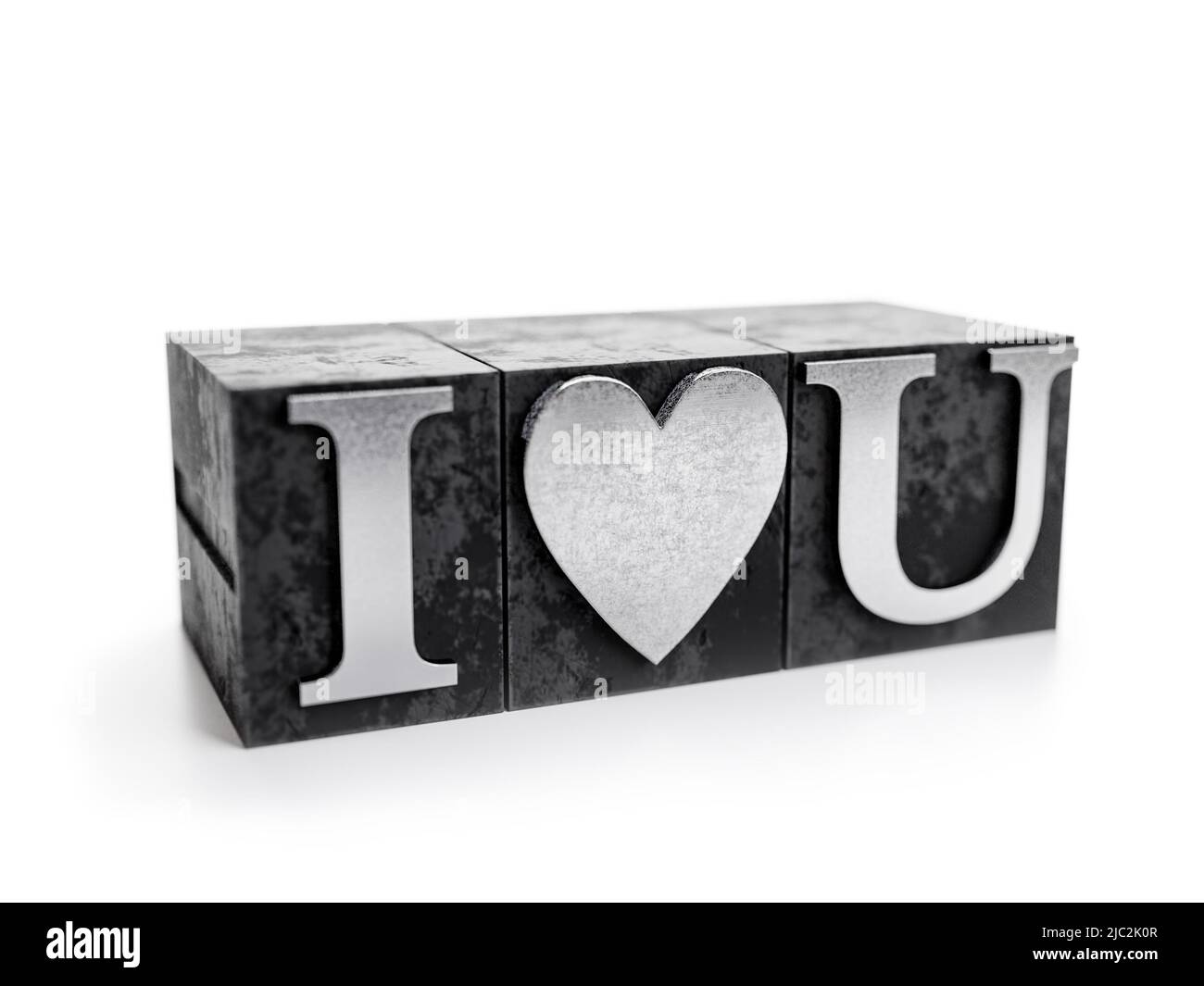 3D Wiedergabe von Metallschreibmaschinencharakterköpfen, die in „I Love You“-Akronim auf Weiß angeordnet sind Stockfoto
