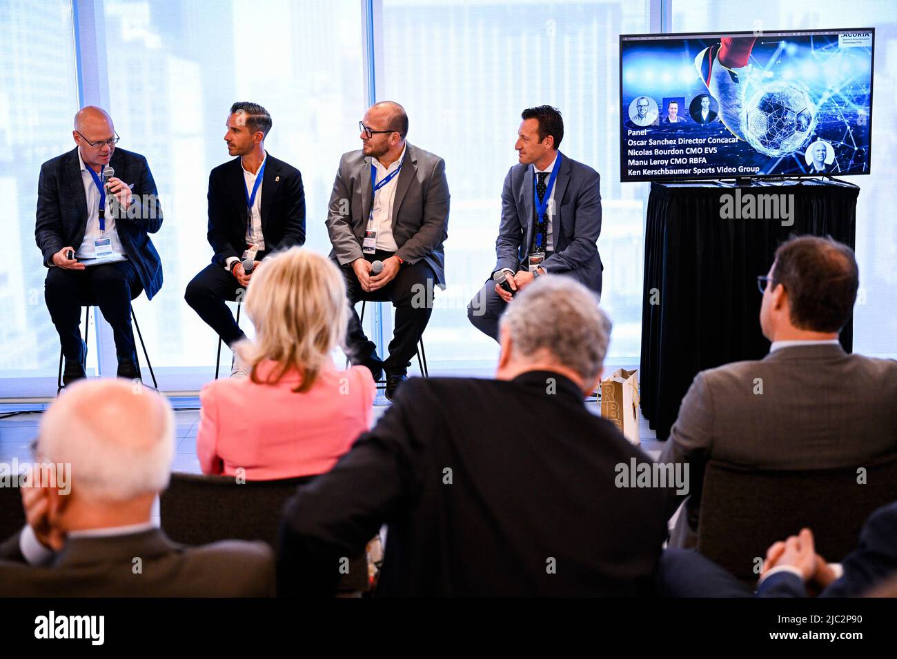 Die Abbildung zeigt eine Präsentation der besten belgischen Sporttechnologie-Lösungen: FIFA United CAN/MEX/US 2026 World Cup, in New York, während einer belgischen Wirtschaftsmission in den Vereinigten Staaten von Amerika, Mittwoch, 08. Juni 2022. Eine Delegation mit der Prinzessin und verschiedenen Ministern wird Atlanta, New York und Boston vom 4.. Bis 12.. Juni besuchen. BELGA FOTO LAURIE DIEFFEMBACQ Stockfoto