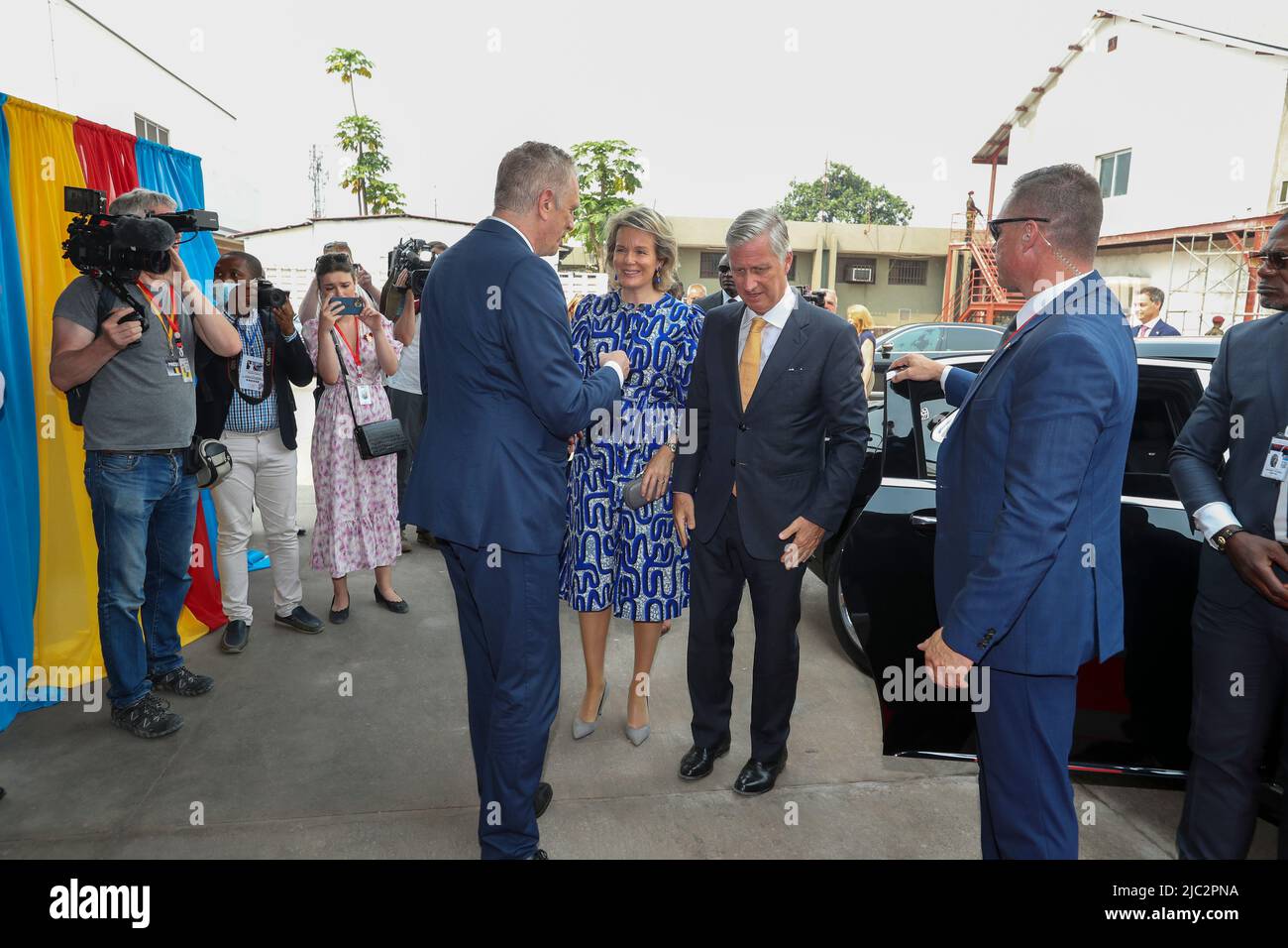 König Philippe - Filip von Belgien und Königin Mathilde von Belgien kommen während eines offiziellen Besuchs des belgischen Königspaares in der Demokratischen Republik Kongo am Donnerstag, dem 09. Juni 2022, in Kinshasa zu einem Besuch in der biomedizinischen Forschungseinrichtung „Institut National de Recherche Biomedicale“. Der belgische König und die belgische Königin werden vom 7.. Bis 13.. Juni Kinshasa, Lubumbashi und Bukavu besuchen. BELGA FOTO NICOLAS MAETERLINCK Stockfoto