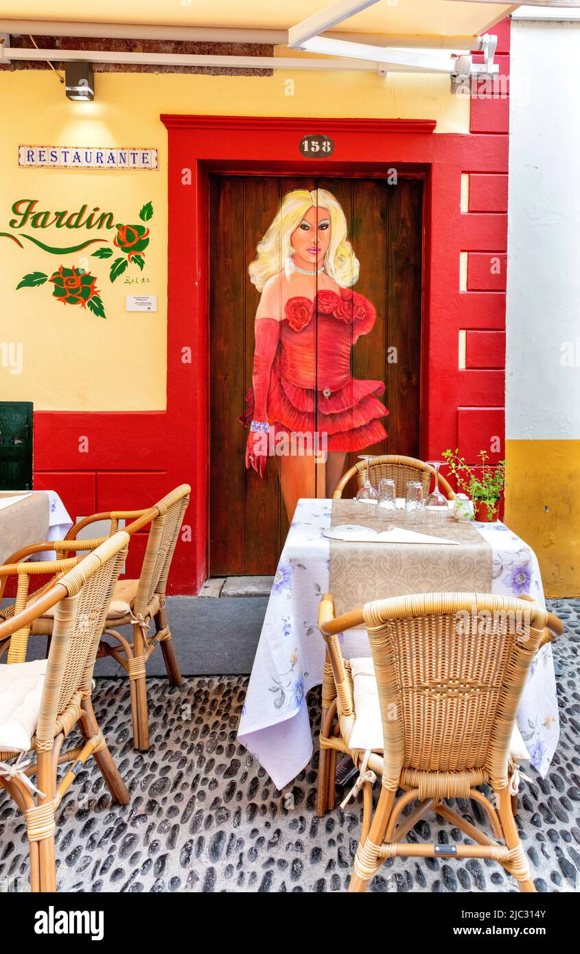 Street Art in der berühmten Rua Santa Maria auf Funchal Stockfoto