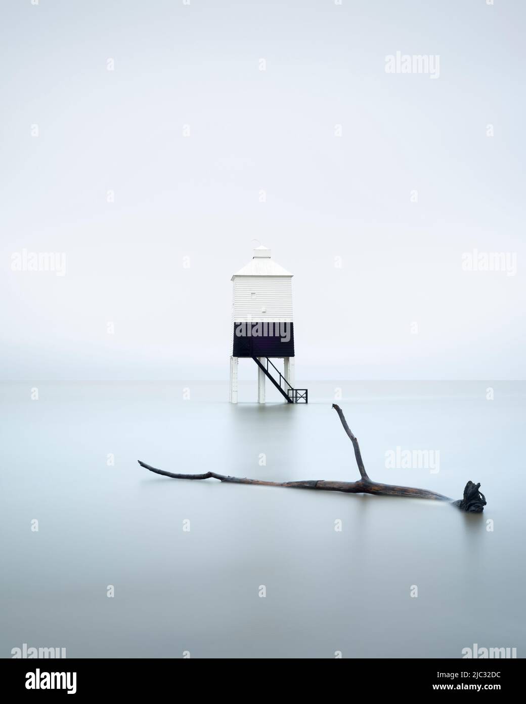 Der hölzerne Low Lighthouse in Burnham-on-Sea mit Blick auf den Bristol Channel, Somerset, England. Stockfoto