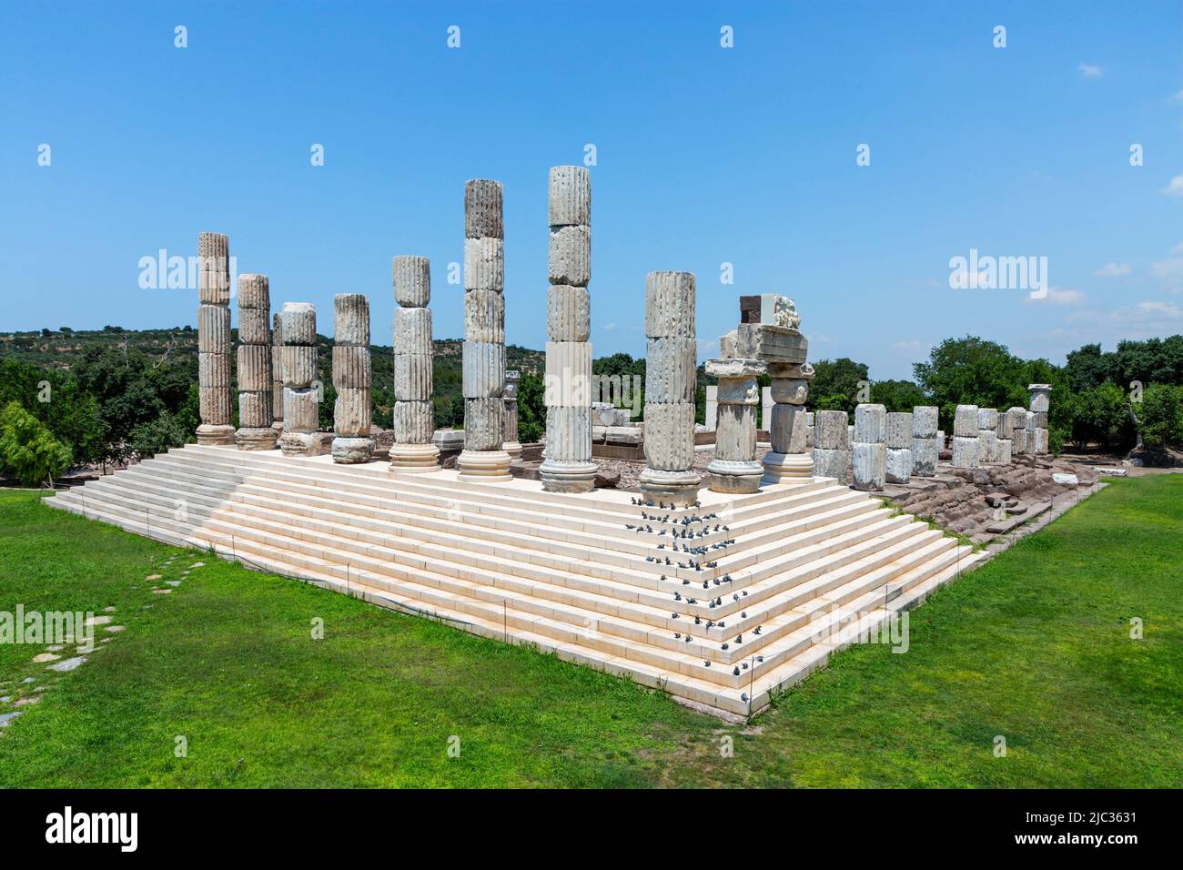 Ruinen des Heiligtums von Apollon Smintheus in Ayvacik, Türkei, die aus dem Wort sminthos stammen, was Mäuse bedeutet, als Apollo Mäuse tötete, die die Felder zerstörten. Stockfoto