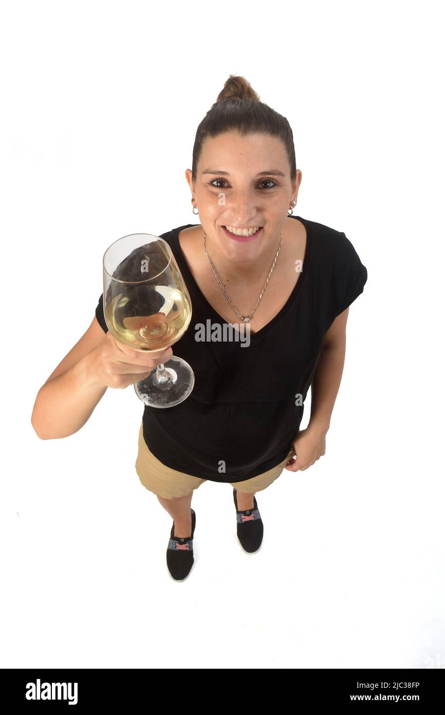 Frau hält einen Coup von Weißwein auf weißem Hintergrund Stockfoto
