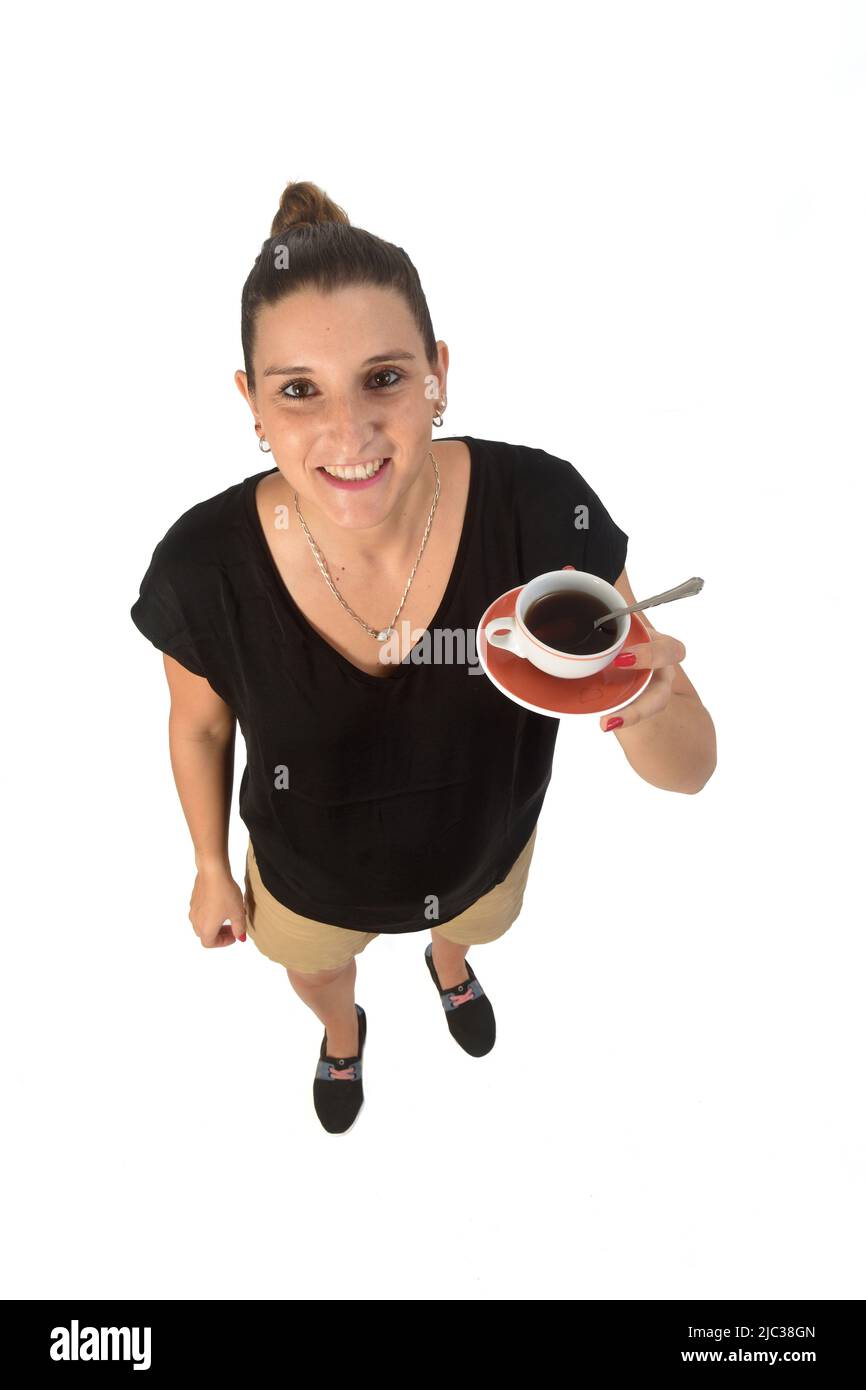 Frau mit einer Tasse Kaffee auf weißem Hintergrund Stockfoto