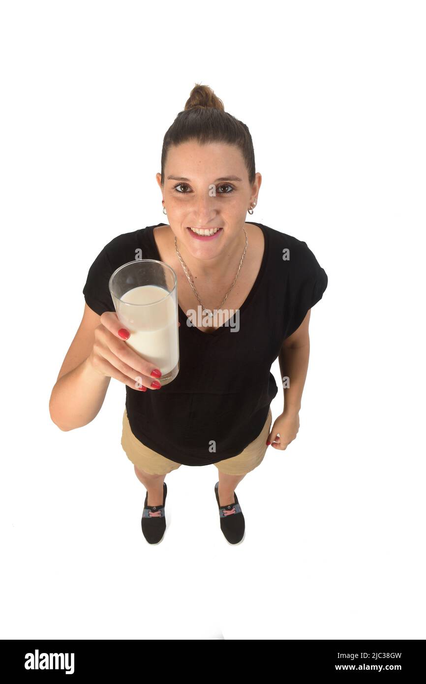 Frau mit einem Glas Milch auf weißem Hintergrund Stockfoto