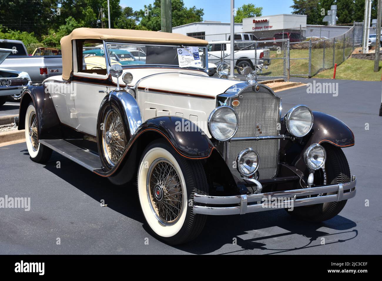 Ein 1928 Packard Cabrio, das auf einer Automobilausstellung ausgestellt ist. Stockfoto