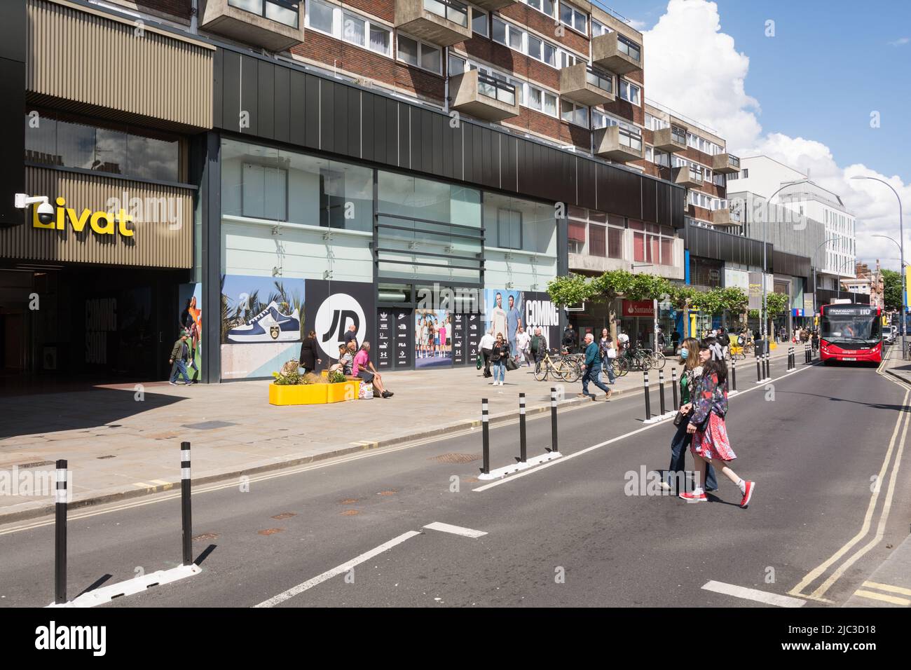 Der Safer Cycle Pathway vor dem Livat Einkaufszentrum, King Street