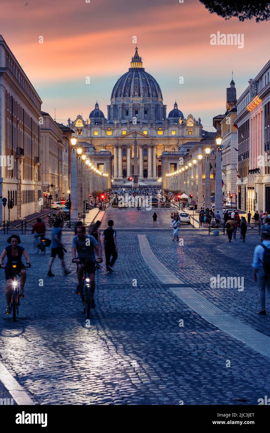 St. Peter Kuppel bei Sonnenuntergang Stockfoto