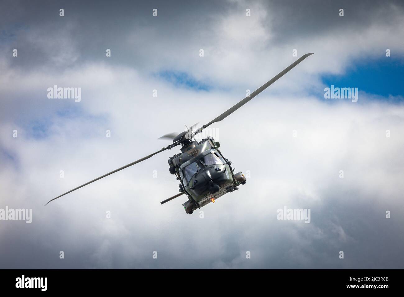 Militärhubschrauber während der freien Trainings und Qualifyings der 2022 24 Stunden von Le Mans, des 3.. Laufs der FIA-Langstrecken-Weltmeisterschaft 2022, auf dem Circuit de la Sarthe, vom 8. Bis 12. Juni 2022 in Le Mans, Frankreich - Foto: Alexandre Guillaumot/DPPI/LiveMedia Stockfoto