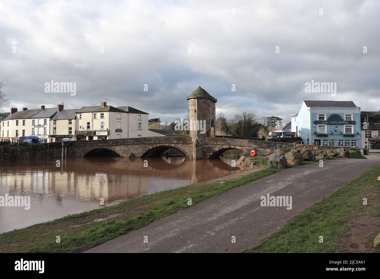 Mittelalterliche Monnow Bridge Gateway Gate Tower Monmouth Wales Großbritannien, Gebäude der Klasse I, walisischer Stadtfluss Monnow Stockfoto