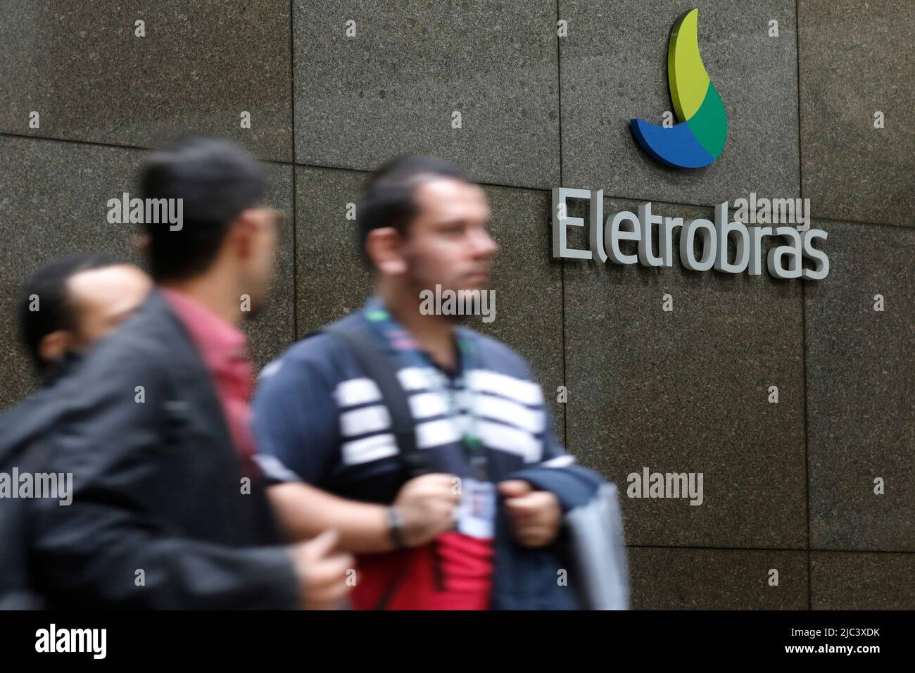 Firmenlogo von Eletrobras. Gebäude des brasilianischen Energieversorgungsunternehmens. Staatliche Beteiligung an der Stromversorgung, saubere Energie, im Rahmen der Privatisierung Stockfoto