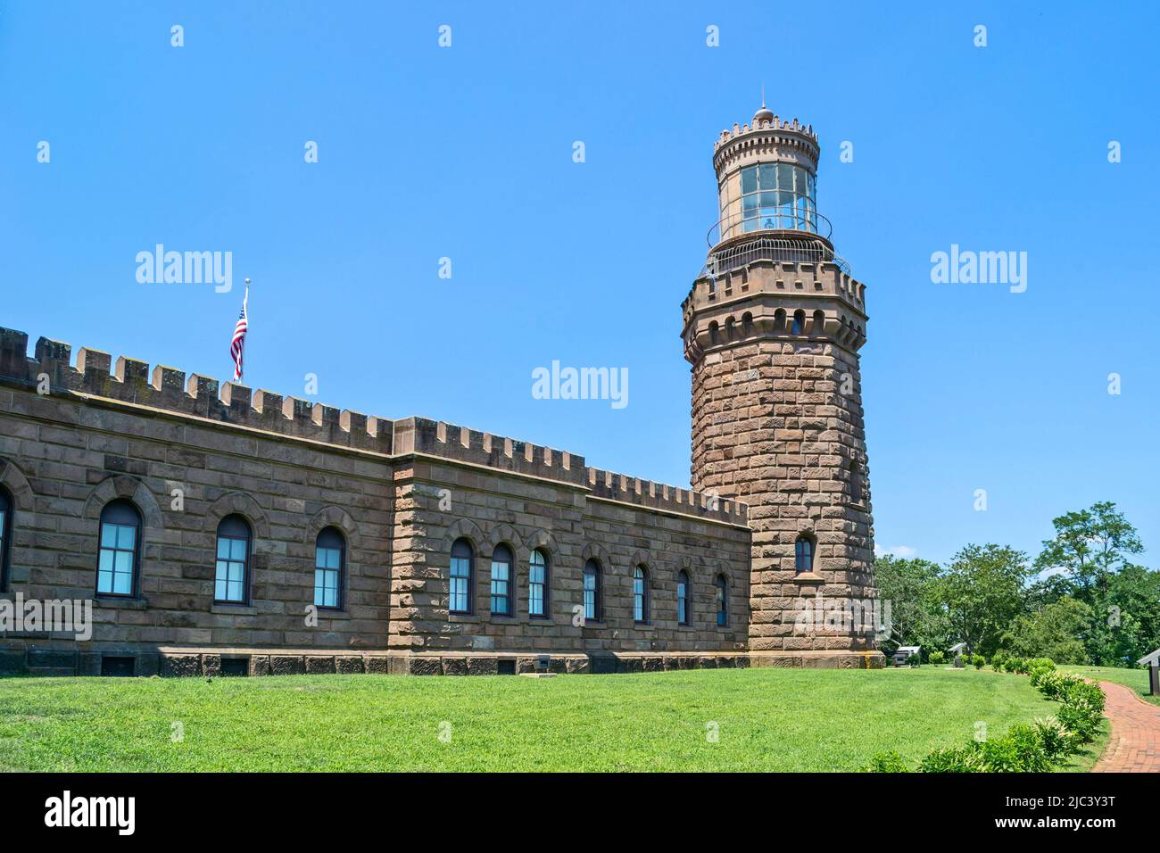 Blick auf die Leuchttürme der Navesink Twin Lights State Historic Site in Highlands, New Jersey, USA. Stockfoto