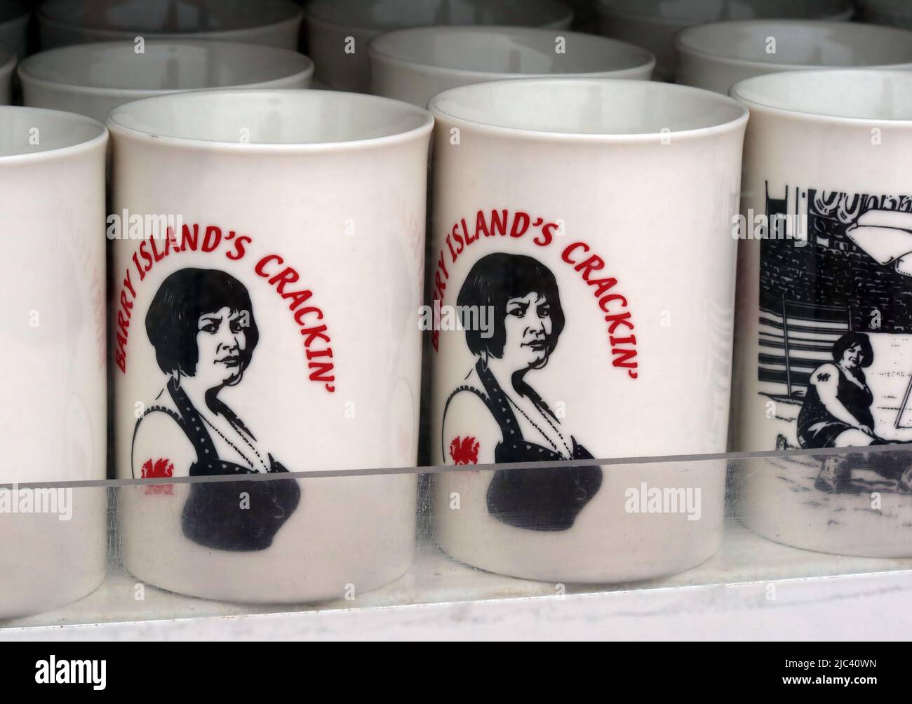 Souvenirs zum Verkauf auf Barry Island, Vale of Glamorgan, South Wales, Großbritannien - Heimstadion von Gavin und Stacey BBC TV Ruth Jones Sitcom Stockfoto