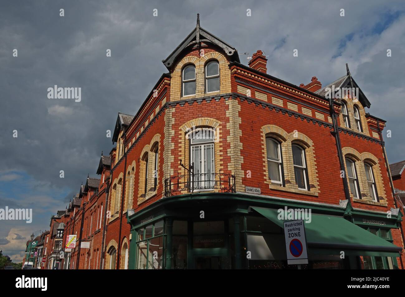 Victorian Building, Ecke Shaws Road, Altrincham, Trafford, Greater Manchester, England, UK, WA14 1SA Stockfoto