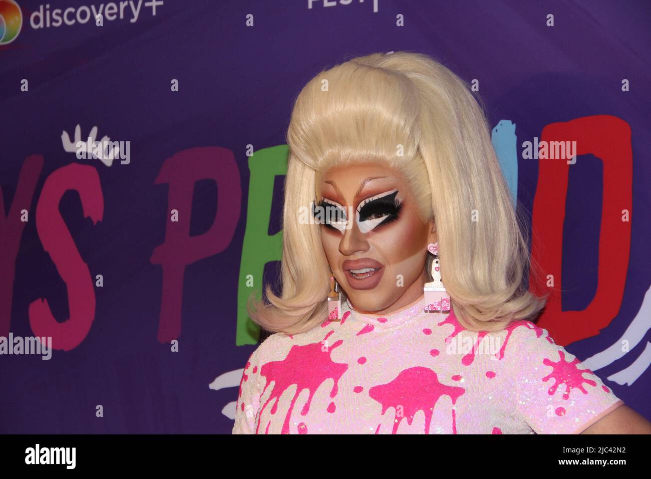 New York, NY, USA. 9.. Juni 2022. TRIXIE Mattel auf der Discovery Õs Feiern Sie am 9. Juni 2022 im Crosby Street Hotel in New York City eine Pride-Veranstaltung. Quelle: Erik Nielsen/Media Punch/Alamy Live News Stockfoto