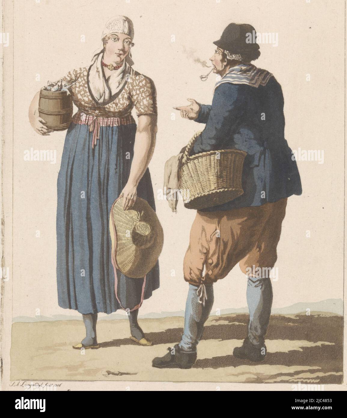 Ein Fischhändler und eine Fischfrau unterhalten sich. Die Frau auf der linken Seite trägt ein Fischfass und einen Strohhut. Der Pfeifenraucher rechts hat einen Korb am Arm., Vlaarding Fischer Typen Vlaardinsche Haring Visscher, und Bauernfrau (Titel auf Objekt), Druckerei: Jan Anthonie Langendijk DZN, (auf Objekt erwähnt), 1816, Papier, H 222 mm × B 135 mm Stockfoto