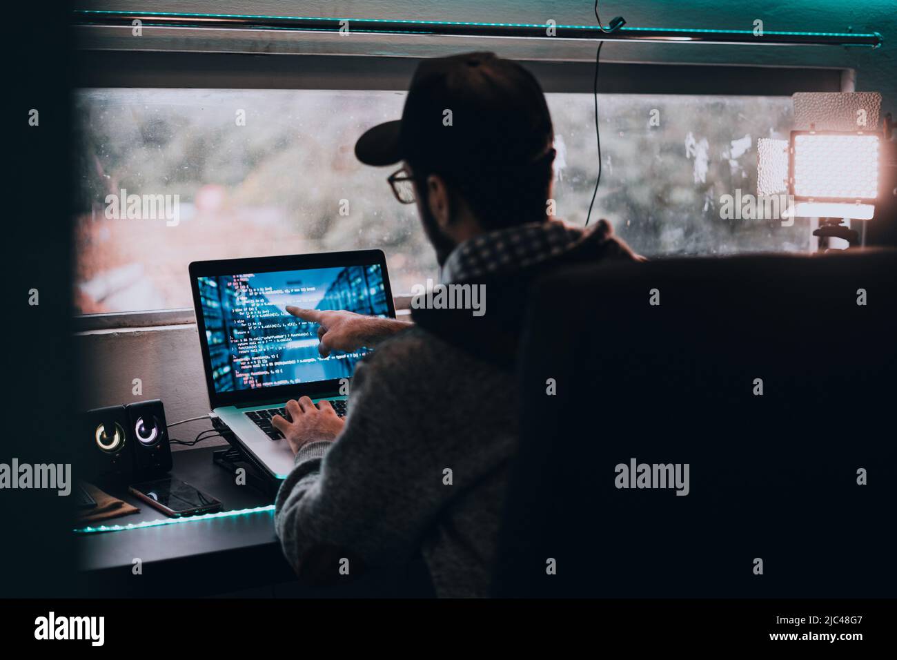 Web-Programmierer arbeiten von zu Hause aus Stockfoto