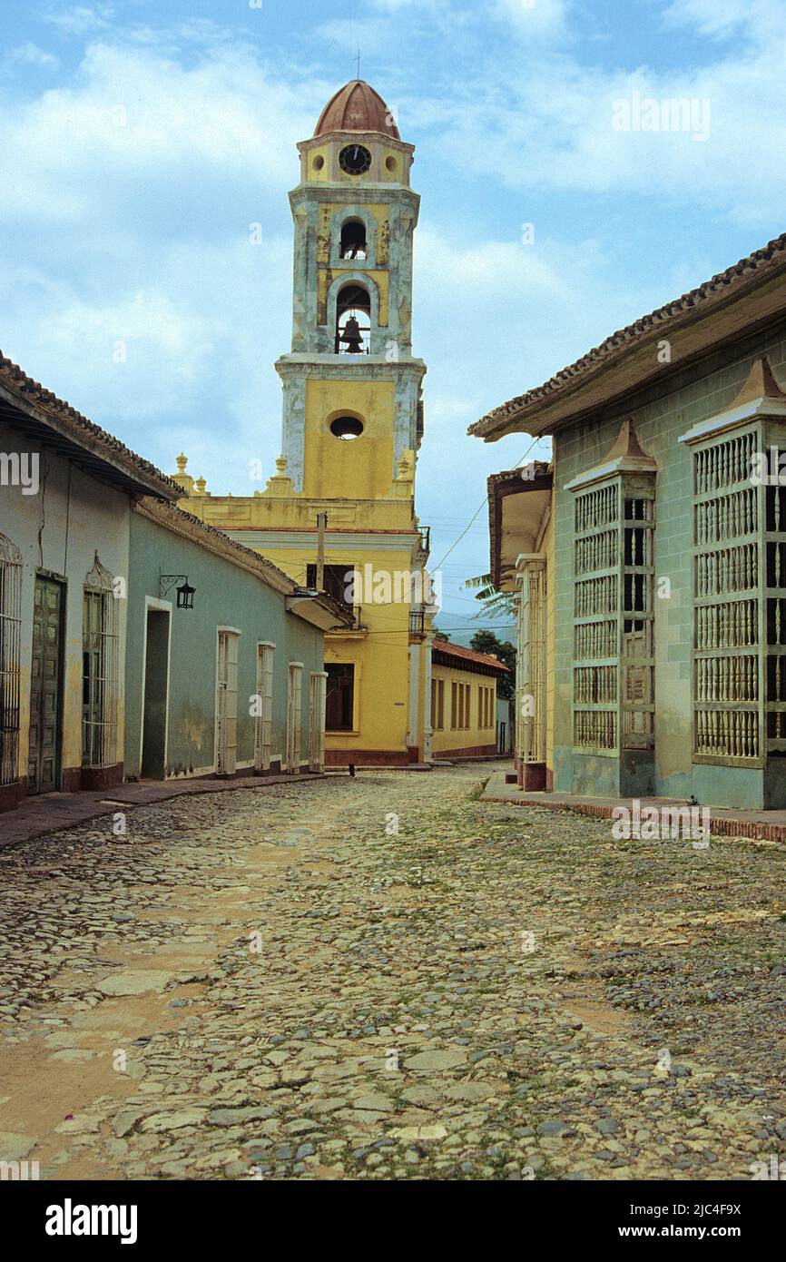 Gasse zur Kirche Convento de San Francisco de Asis über Trinidad, UNESCO-Weltkulturerbe, Kuba, Karibik Stockfoto