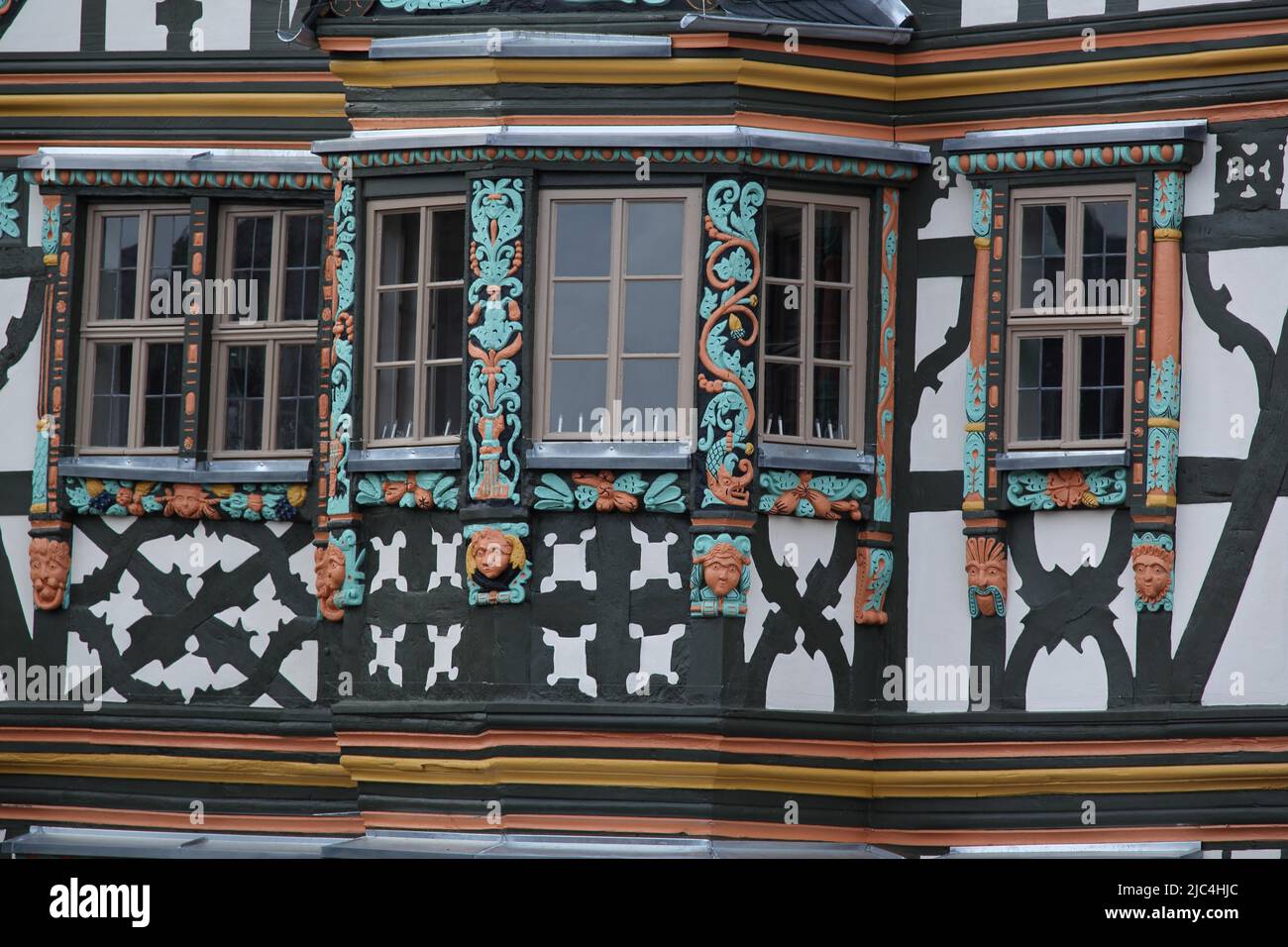 Erkerfenster des Fachwerkhauses Killingerhaus am Koenig-Adolf-Platz in Idstein, Hessen, Deutschland Stockfoto