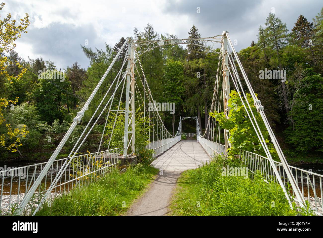 Hängebrücke über den Fluss dee, Schottland Stockfoto