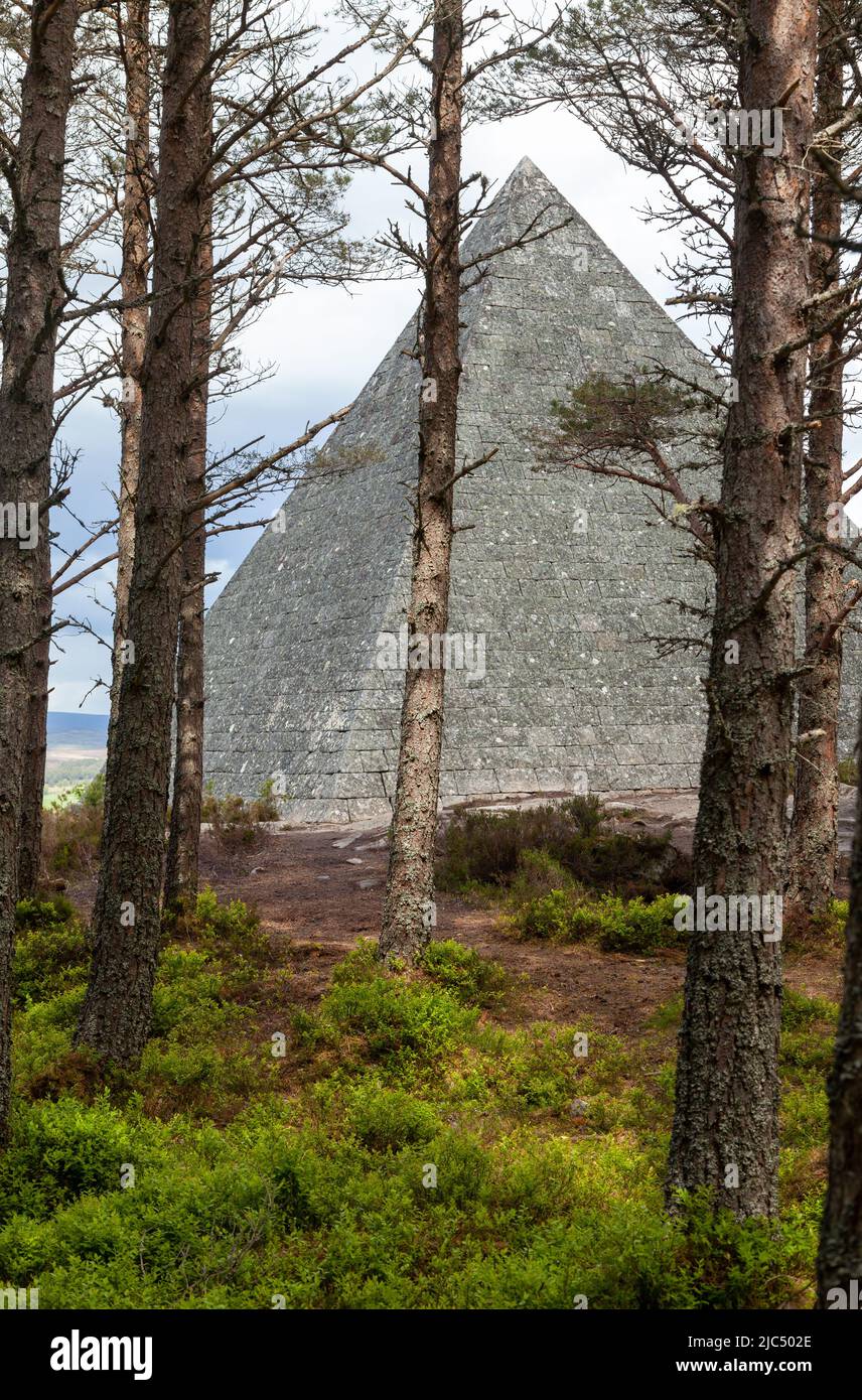 Prinz Alberts Pyramide auf dem Balmoral Estate, Schottland Stockfoto