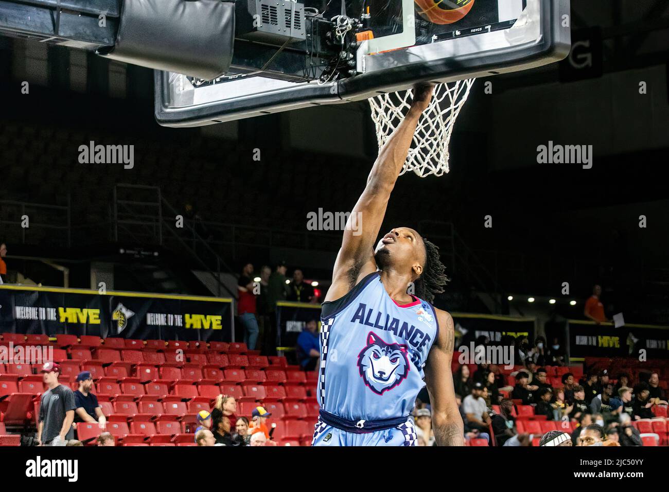 Edmonton, Kanada. 08.. Juni 2022. Montreal Alliance, #10 James Jean-Marie (Stürmer) in Aktion gesehen während der Canadian Elite Basketball League zwischen Edmonton Stingers und Montreal Alliance im Edmonton Expo Center. (Endergebnis; Edmonton Stingers 85-72 Montreal Alliance) (Foto: Ron Palmer/SOPA Images/Sipa USA) Quelle: SIPA USA/Alamy Live News Stockfoto